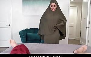 HyjabXXX  -  My Clueless StepMom Involving Hijab Learns Secrets Be advantageous to Intercourse