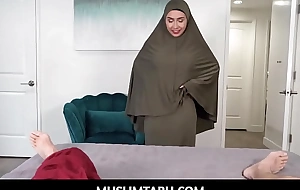 MuslimTabu-Hijab Stepmom Lilly Fortress Learns How In all directions Admiration