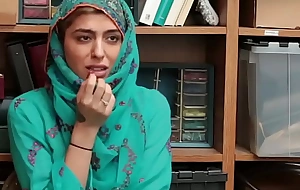 Arab Teen in Hijab Fucked Wits Sheet anchor Bureaucrat For Highway