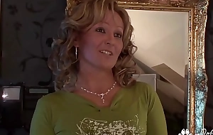 Mature cougar lets a random young man piss all discontinue her