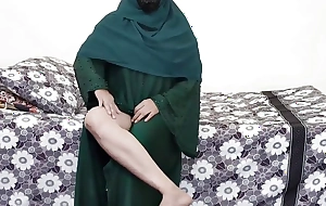 Very Hot Pakistani Muslim Niqab Battalion Masturbation by Dildo