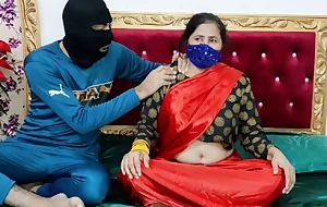 Crestfallen Indian Madame Sex with the brush Servant in Silk Saree