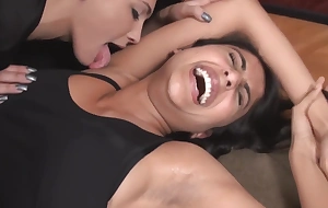 lesbian armpit licking