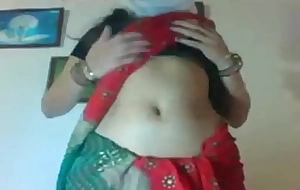 Horny desi indian cheating slime wife show jugs in webcam