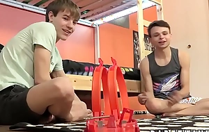 Appealing gay youngsters suck each others cocks before behindhand sex