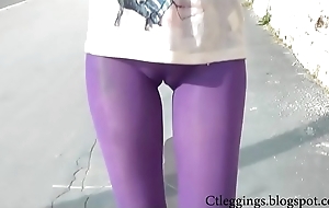 Agile cameltoe connected with leggings, walking connected with focus on